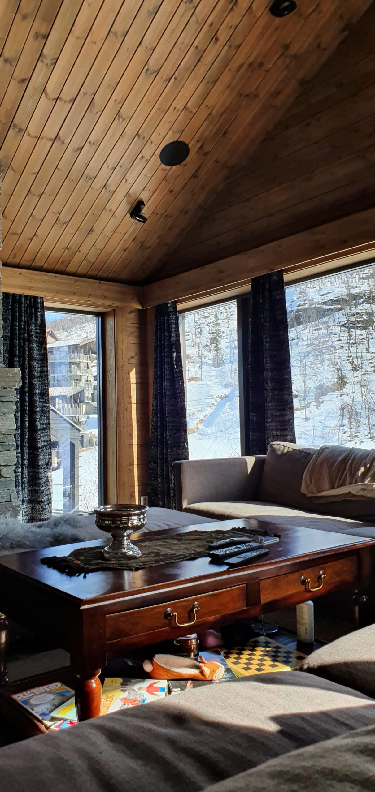 Stue innredning med integrert lyd og bilde system_154117 Stue, Finstue, Spisestue, TV-Stue innredning med integrert lyd og bilde system med innfelte arkitektur høyttalere